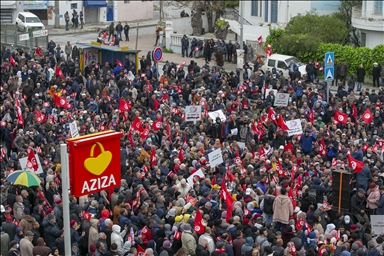 Tunisie : des milliers manifestent, commémorant l'indépendance et rejetant le "coup d'Etat"