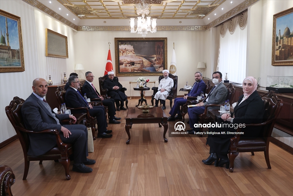 رئيس الشؤون الدينية التركي يلتقي وزير الأوقاف الفلسطيني