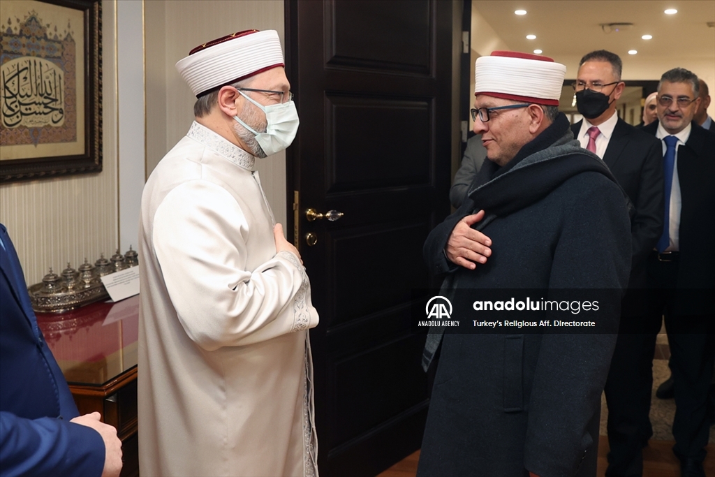 رئيس الشؤون الدينية التركي يلتقي وزير الأوقاف الفلسطيني