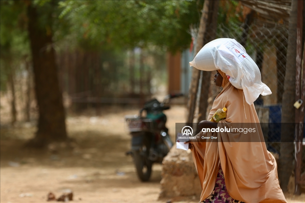 بدأ وقف الديانة التركي توزيع مساعداته الخاصة بشهر رمضان لهذا العام، من العاصمة النيجرية نيامي.