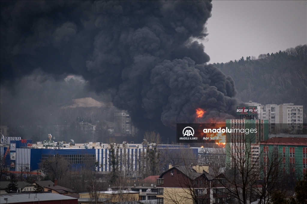 Lviv'de bir bölgeden dumanlar yükseldi
