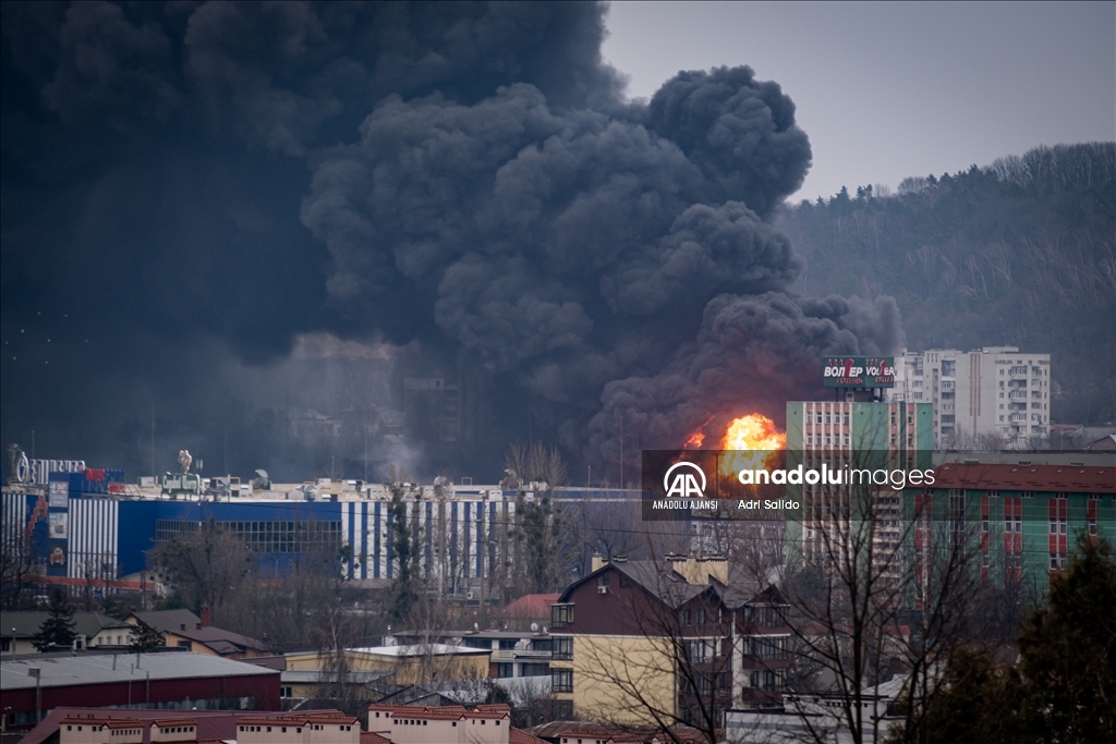 Lviv'de bir bölgeden dumanlar yükseldi
