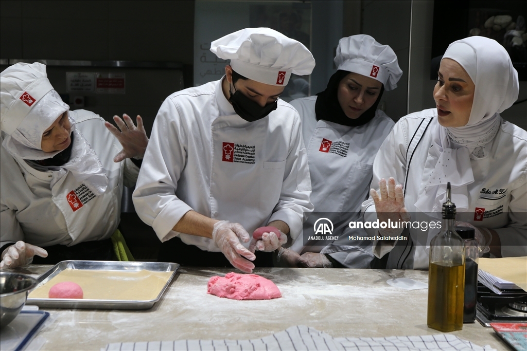 بأطباقها التراثية..