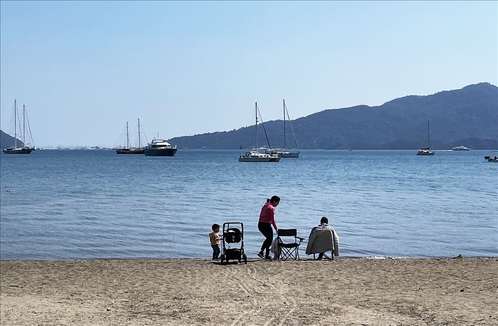 Muğla sahillerinde güneşli havada yoğunluk oluştu