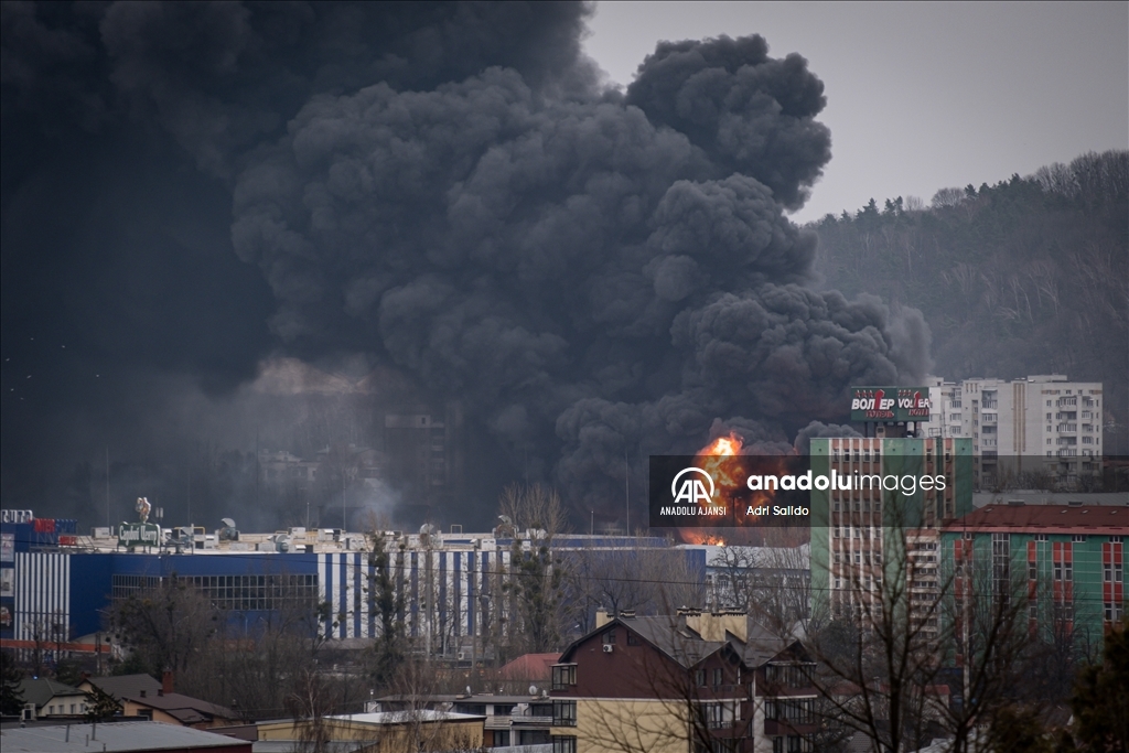 Lviv'de bir bölgeden dumanlar yükseldi