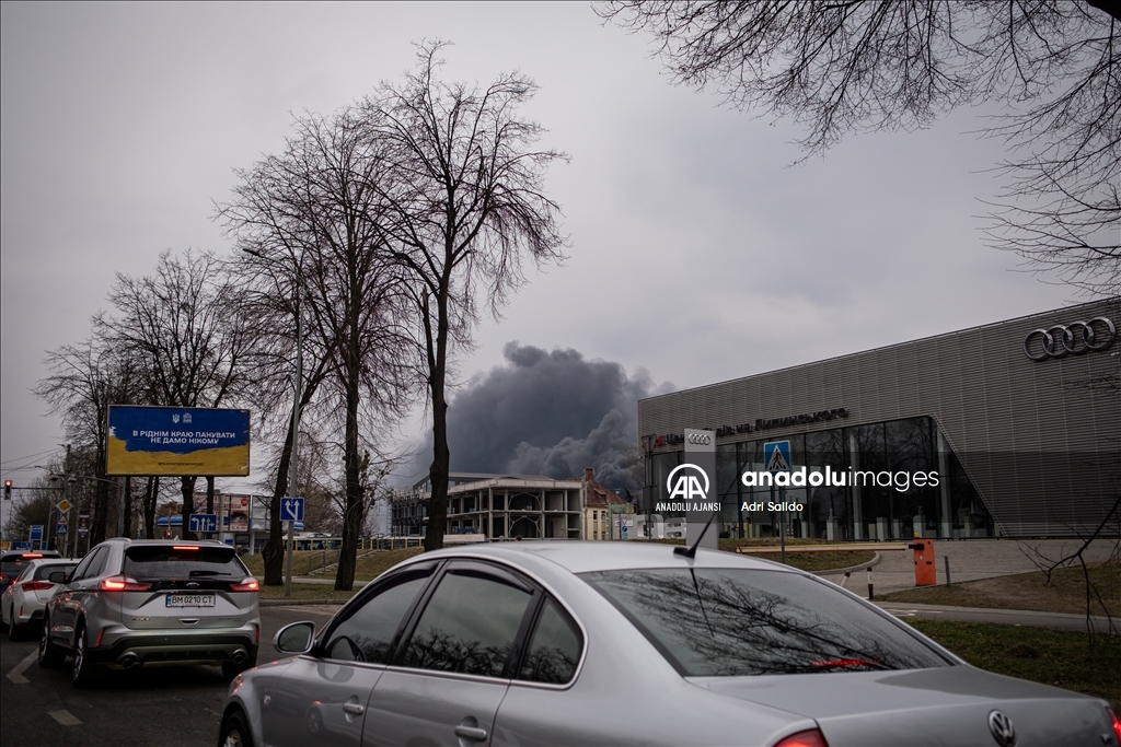 Lviv'de bir bölgeden dumanlar yükseldi