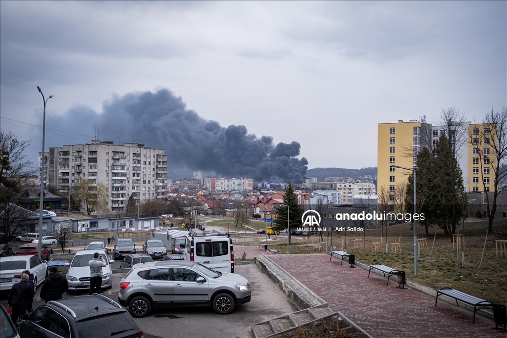 Lviv'de bir bölgeden dumanlar yükseldi
