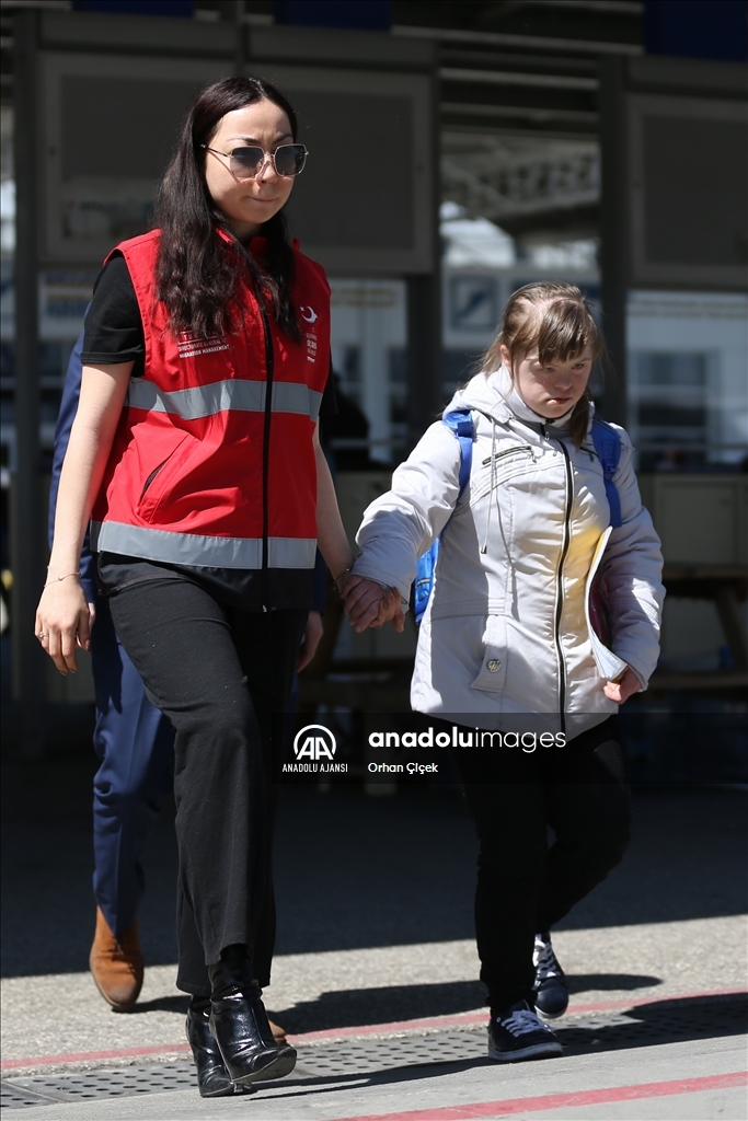 Ukrayna'dan tahliye edilen yetimler Antalya'da güvende hissediyor