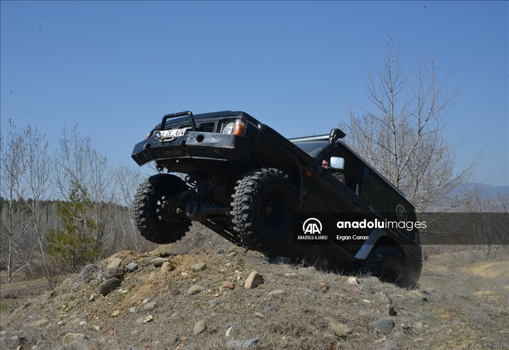 Kütahya'nın 2300 metre rakımlı Murat Dağı'nda off-road heyecanı