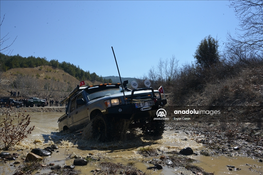 Kütahya'nın 2300 metre rakımlı Murat Dağı'nda off-road heyecanı