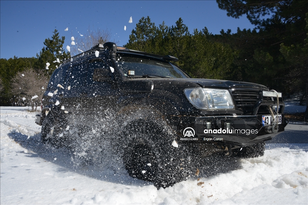 Kütahya'nın 2300 metre rakımlı Murat Dağı'nda off-road heyecanı