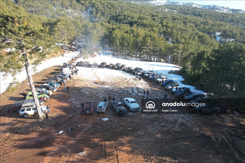Kütahya'nın 2300 metre rakımlı Murat Dağı'nda off-road heyecanı