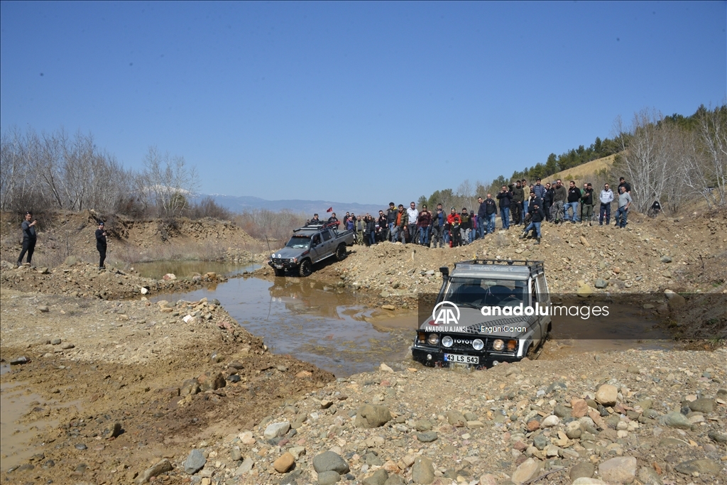 Kütahya'nın 2300 metre rakımlı Murat Dağı'nda off-road heyecanı