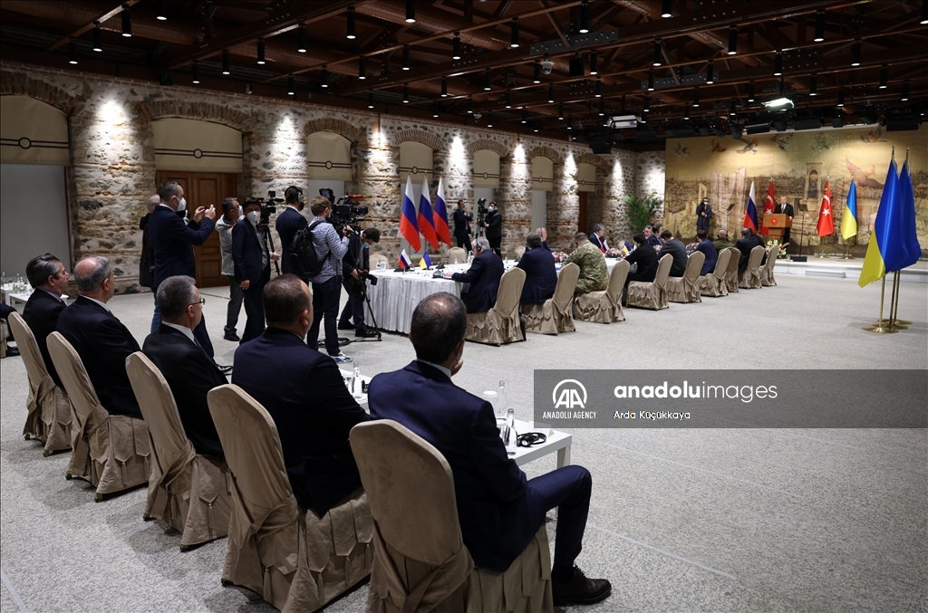 Pembicaraan damai delegasi Rusia dan Ukraina