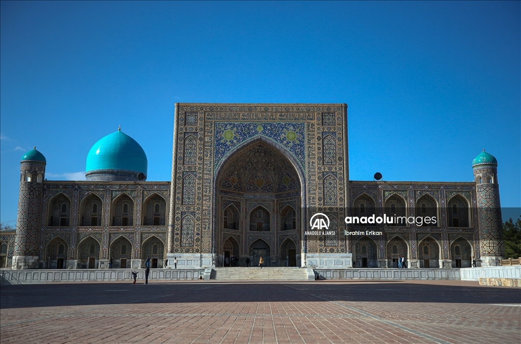 Semerkant'ın kalbi Registan Meydanı