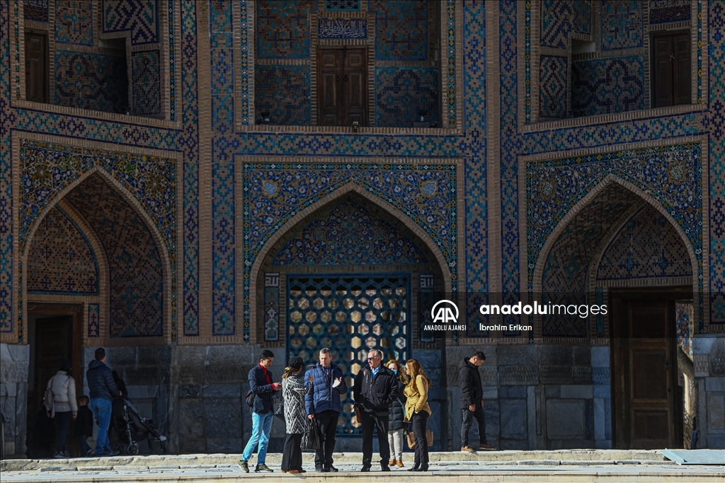 Semerkant'ın kalbi Registan Meydanı