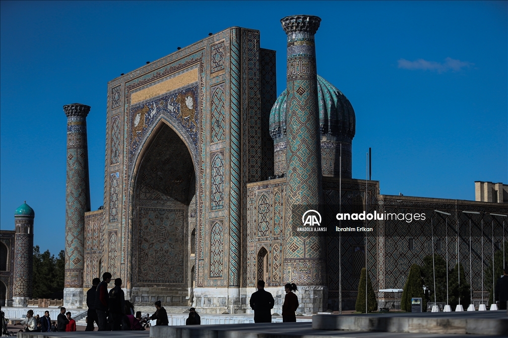 Semerkant'ın kalbi Registan Meydanı
