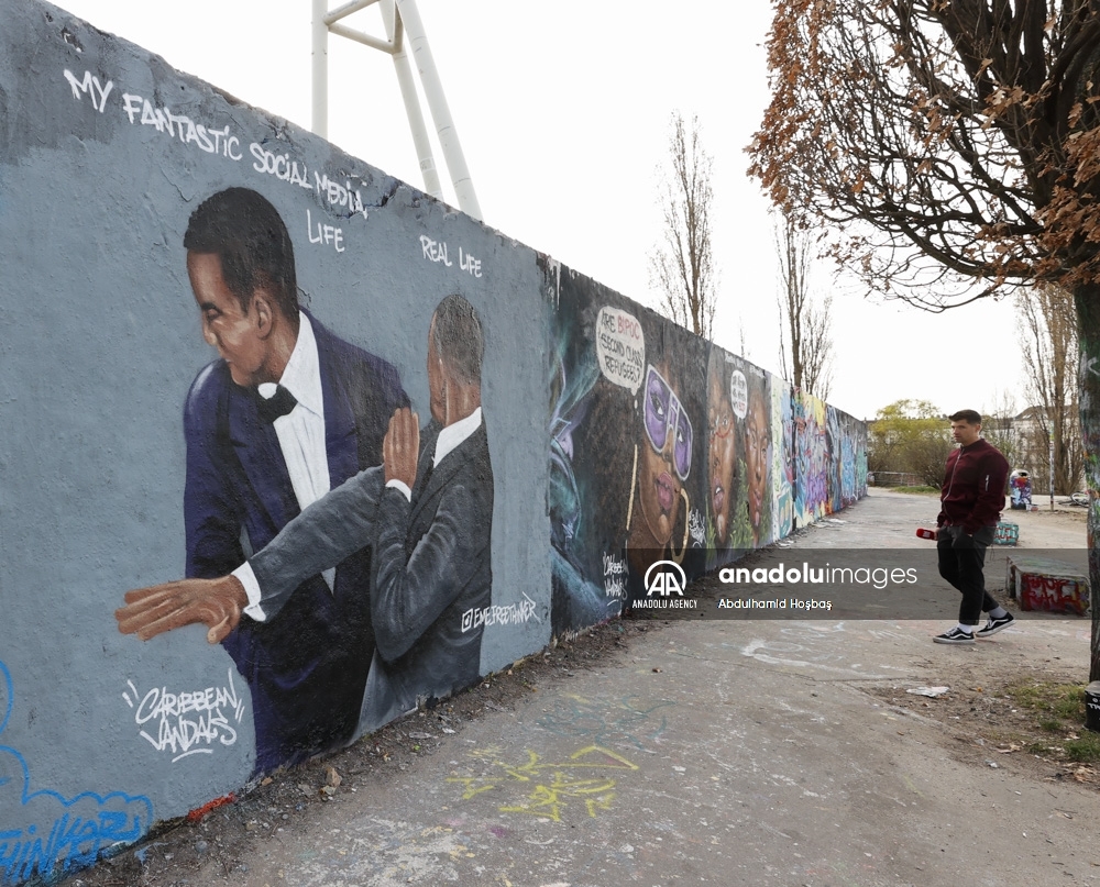 En Berlín pintan grafiti inspirado en la bofetada de Will Smith en los Oscar