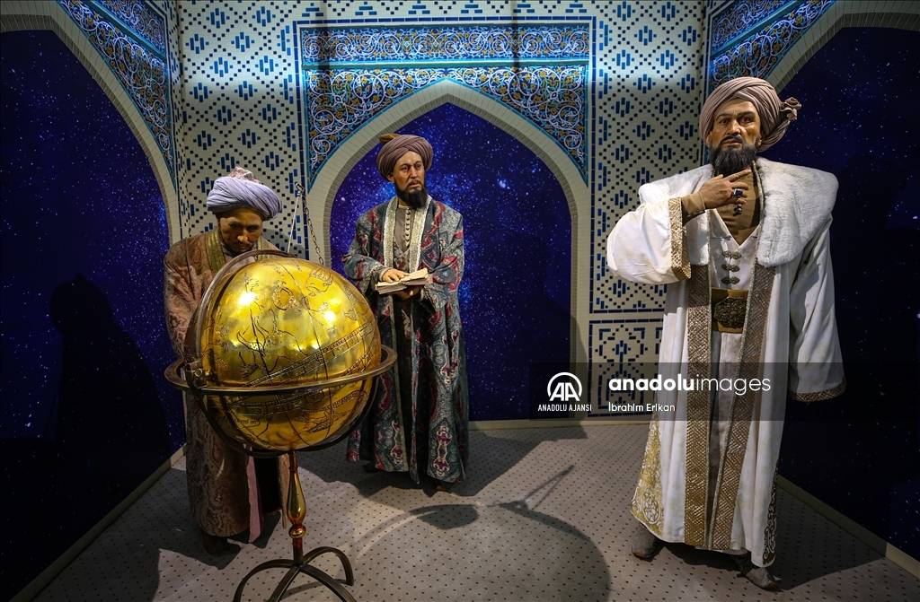 Semerkant'ın kalbi Registan Meydanı