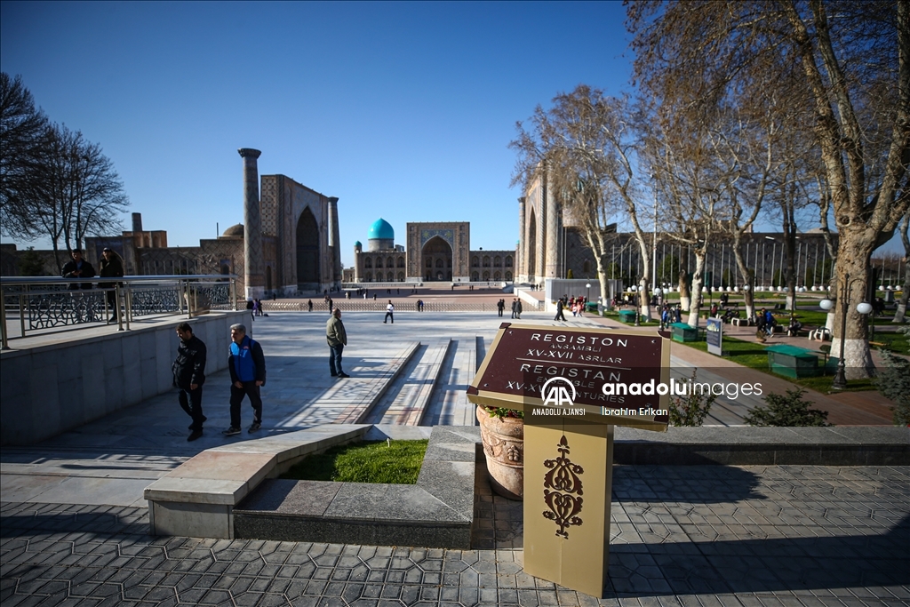 Semerkant'ın kalbi Registan Meydanı
