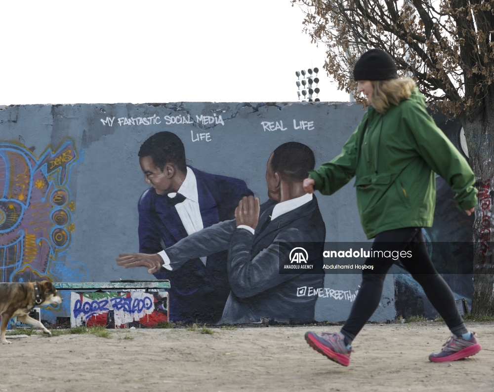 En Berlín pintan grafiti inspirado en la bofetada de Will Smith en los Oscar