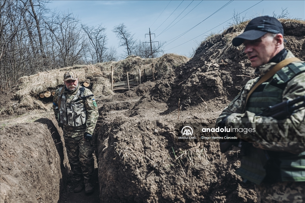 Ukraynalı gönüllüler Zaporijya kentinde askeri eğitim alıyor