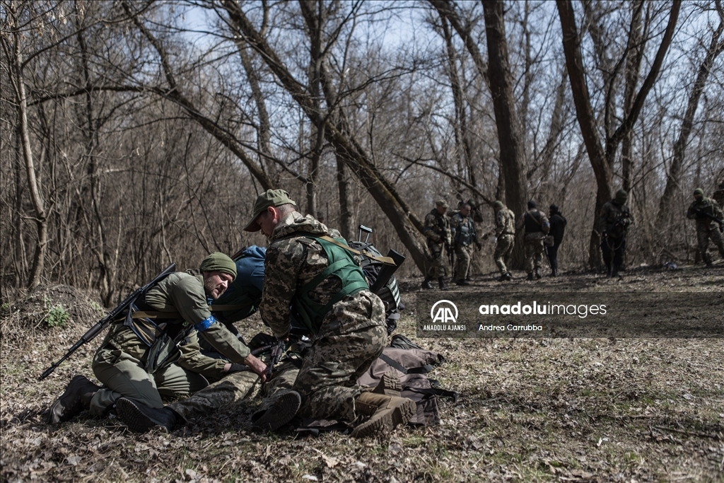 Ukraynalı gönüllüler Zaporijya kentinde askeri eğitim alıyor