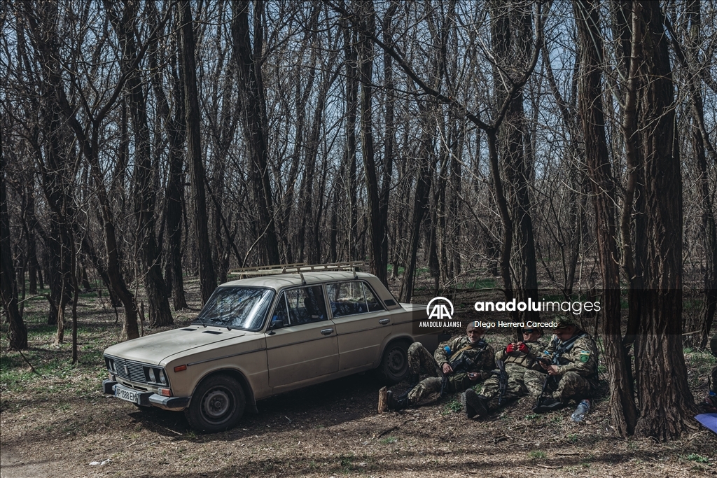 Ukraynalı gönüllüler Zaporijya kentinde askeri eğitim alıyor