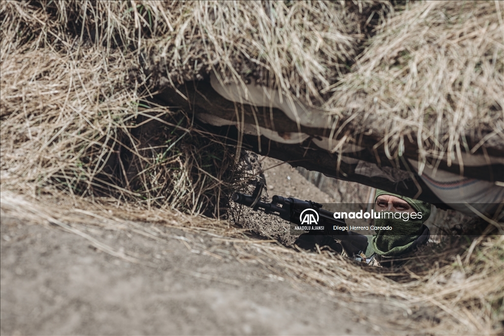 Ukraynalı gönüllüler Zaporijya kentinde askeri eğitim alıyor