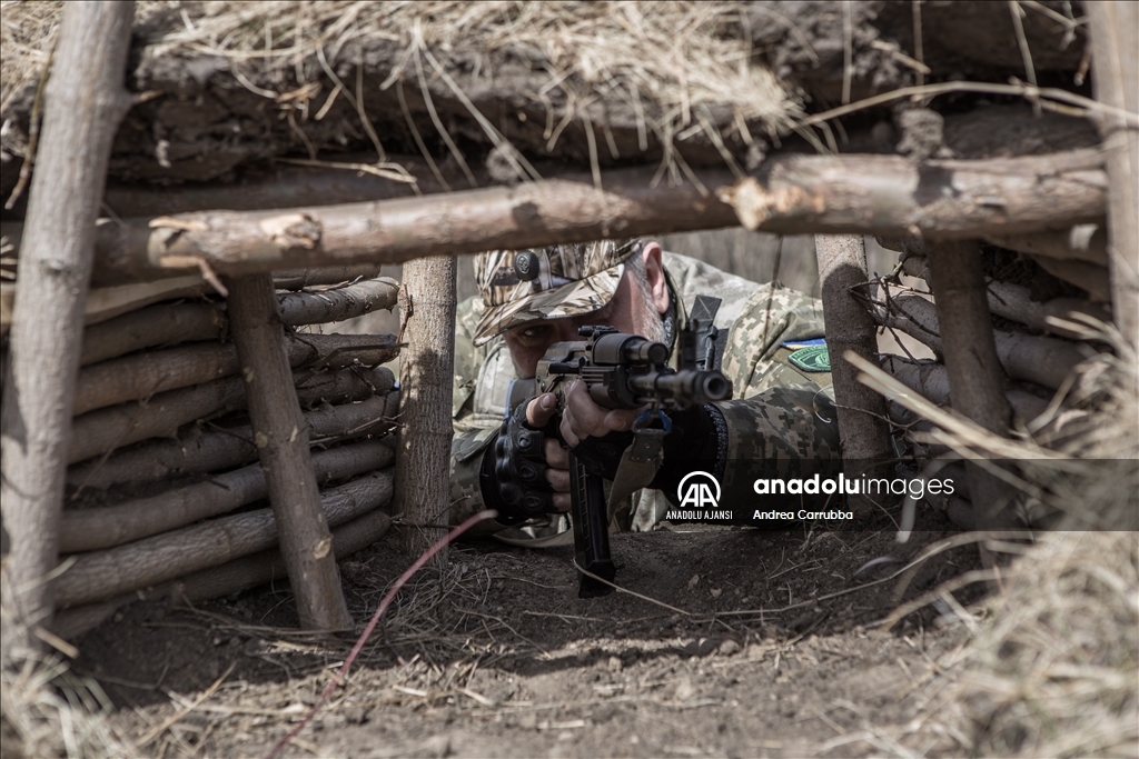 Ukraynalı gönüllüler Zaporijya kentinde askeri eğitim alıyor
