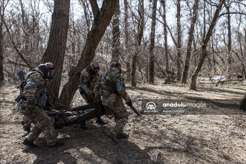 Ukraynalı gönüllüler Zaporijya kentinde askeri eğitim alıyor
