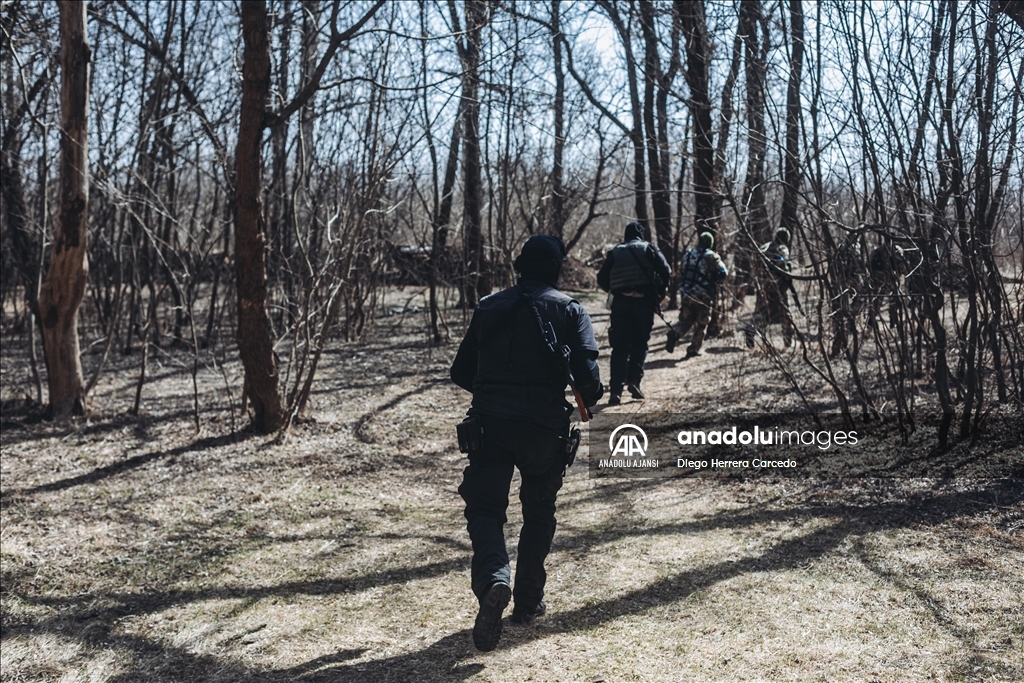 Ukraynalı gönüllüler Zaporijya kentinde askeri eğitim alıyor