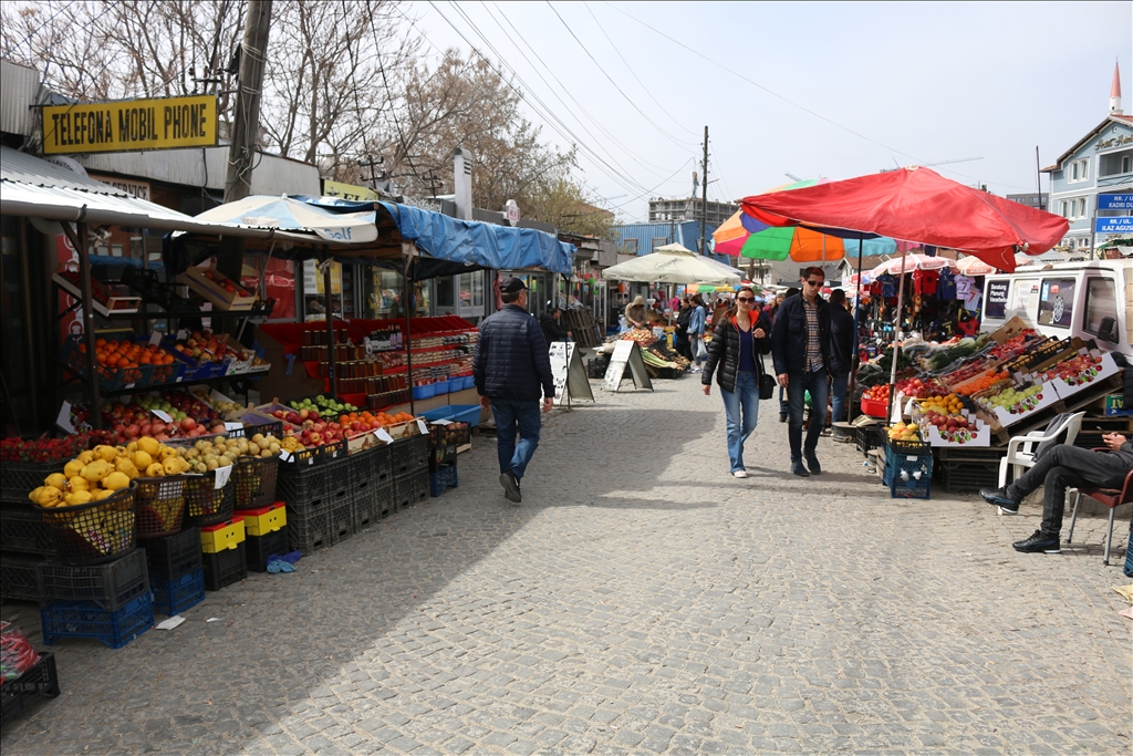 Besimtarët muslimanë në Ballkan bëjnë përgatitjet e fundit për Muajin e Shenjtë të Ramazanit