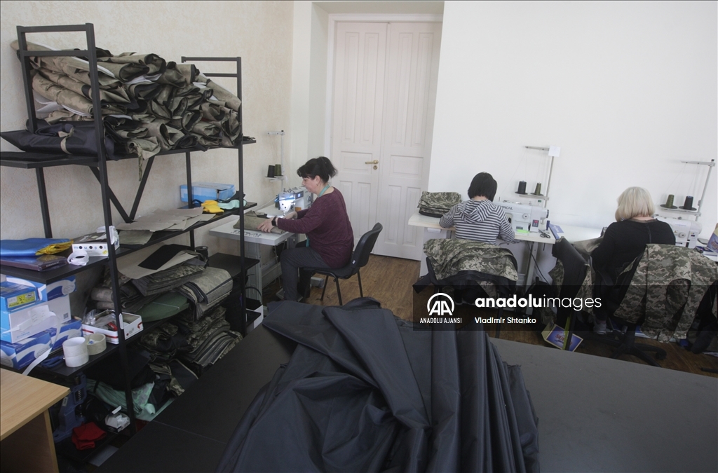 Ukraynalı moda tasarımcısı ordu için kurşun geçirmez yelek üretiyor