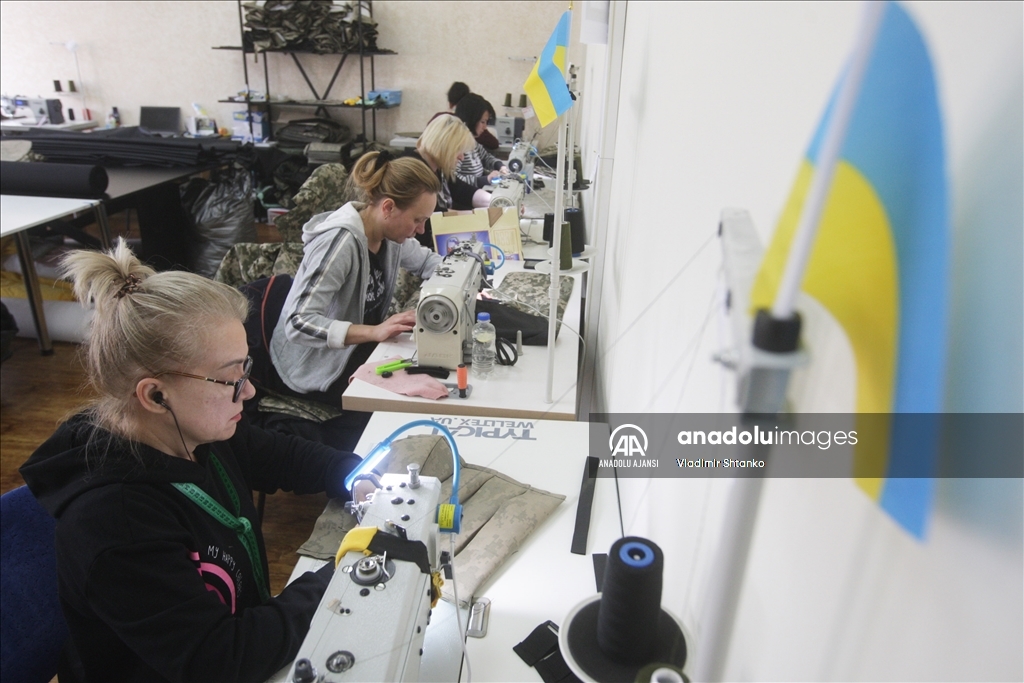 Ukraynalı moda tasarımcısı ordu için kurşun geçirmez yelek üretiyor