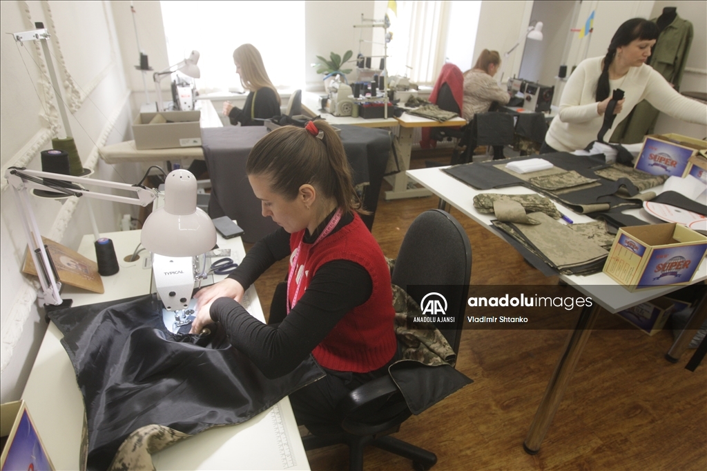 Ukraynalı moda tasarımcısı ordu için kurşun geçirmez yelek üretiyor