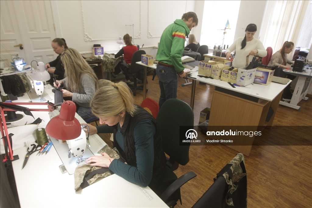 Ukraynalı moda tasarımcısı ordu için kurşun geçirmez yelek üretiyor