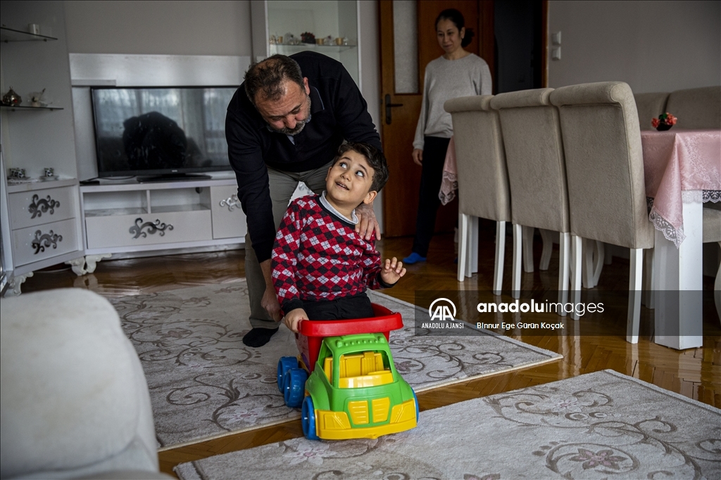 Otizmli 6 yaşındaki Emirhan, aldığı özel eğitimlerle her geçen gün iyileşiyor