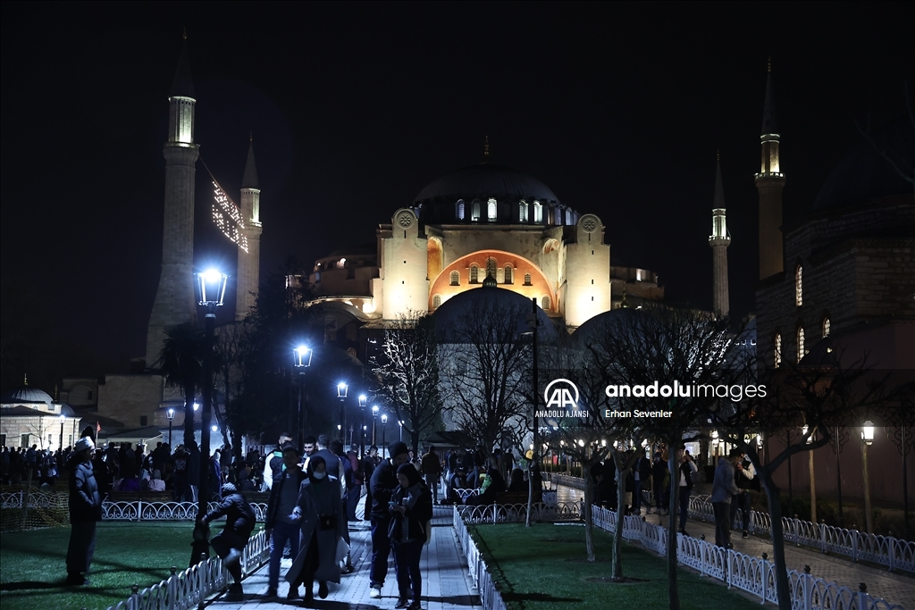 Ayasofya-i Kebir Cami-i Şerifi'nde 88 yıl sonra ilk teravih namazı kılındı