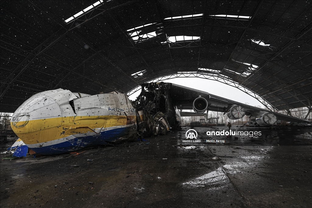 Rusya'nın vurduğu Ukrayna'daki Antonov An-225'in enkazı AA tarafından görüntüledi