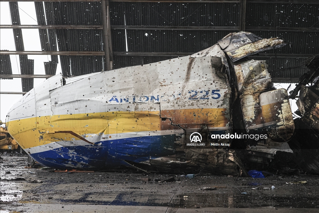 Rusya'nın vurduğu Ukrayna'daki Antonov An-225'in enkazı AA tarafından görüntüledi