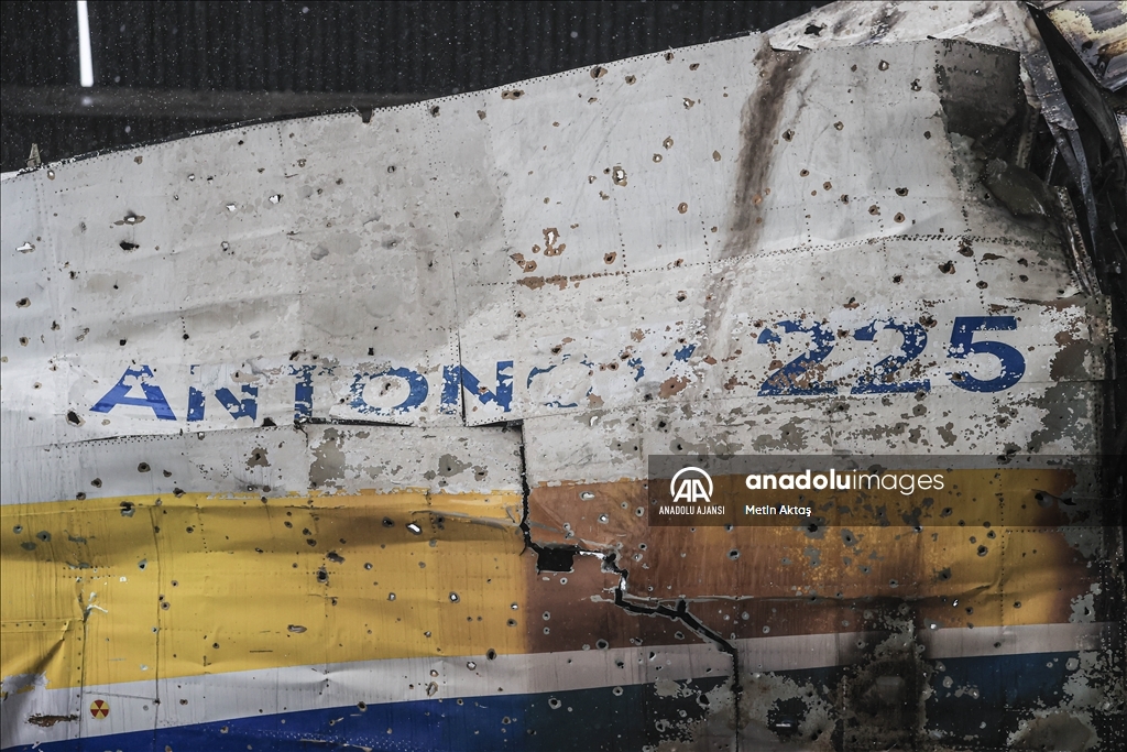Rusya'nın vurduğu Ukrayna'daki Antonov An-225'in enkazı AA tarafından görüntüledi