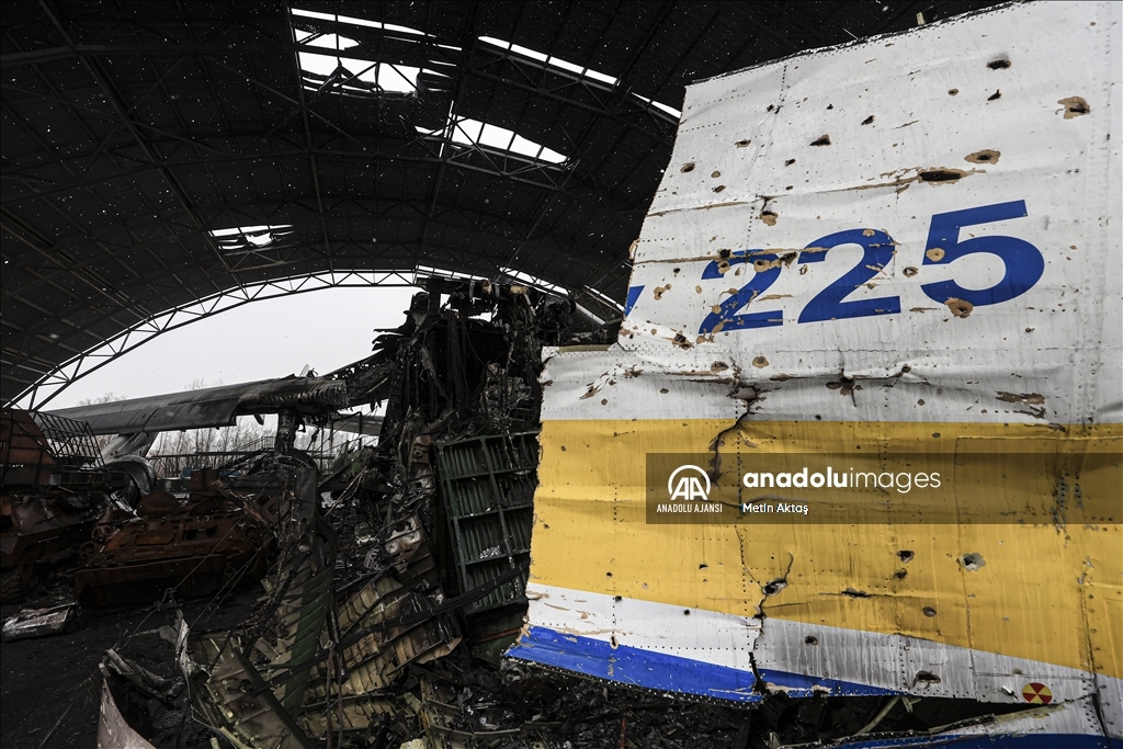 Rusya'nın vurduğu Ukrayna'daki Antonov An-225'in enkazı AA tarafından görüntüledi
