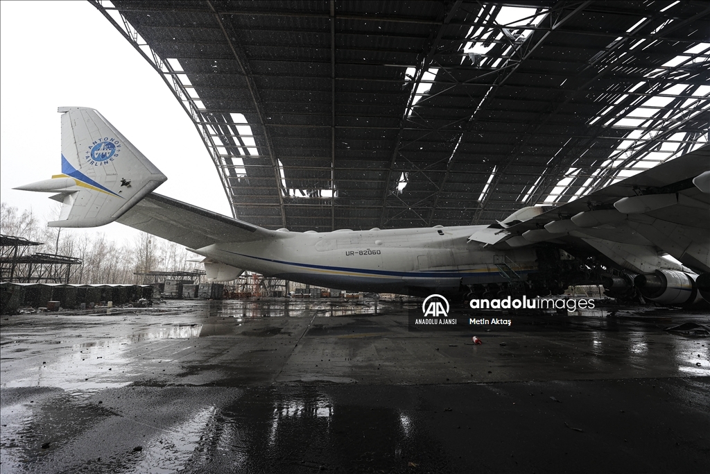 Rusya'nın vurduğu Ukrayna'daki Antonov An-225'in enkazı AA tarafından görüntüledi