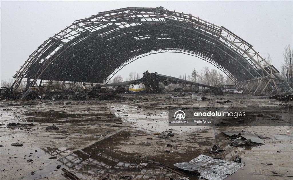 Rusya'nın vurduğu Ukrayna'daki Antonov An-225'in enkazı AA tarafından görüntüledi