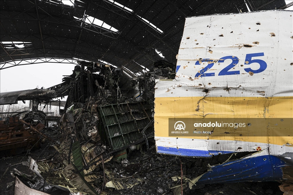Rusya'nın vurduğu Ukrayna'daki Antonov An-225'in enkazı AA tarafından görüntüledi