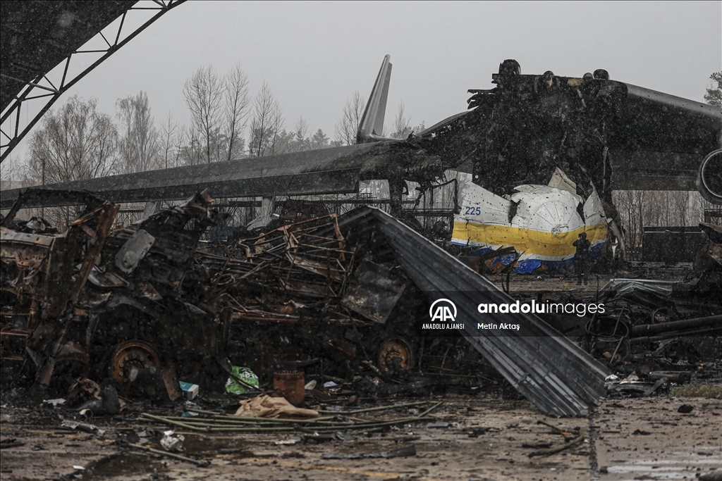 Rusya'nın vurduğu Ukrayna'daki Antonov An-225'in enkazı AA tarafından görüntüledi