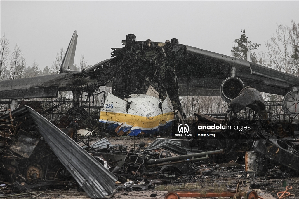 Rusya'nın vurduğu Ukrayna'daki Antonov An-225'in enkazı AA tarafından görüntüledi