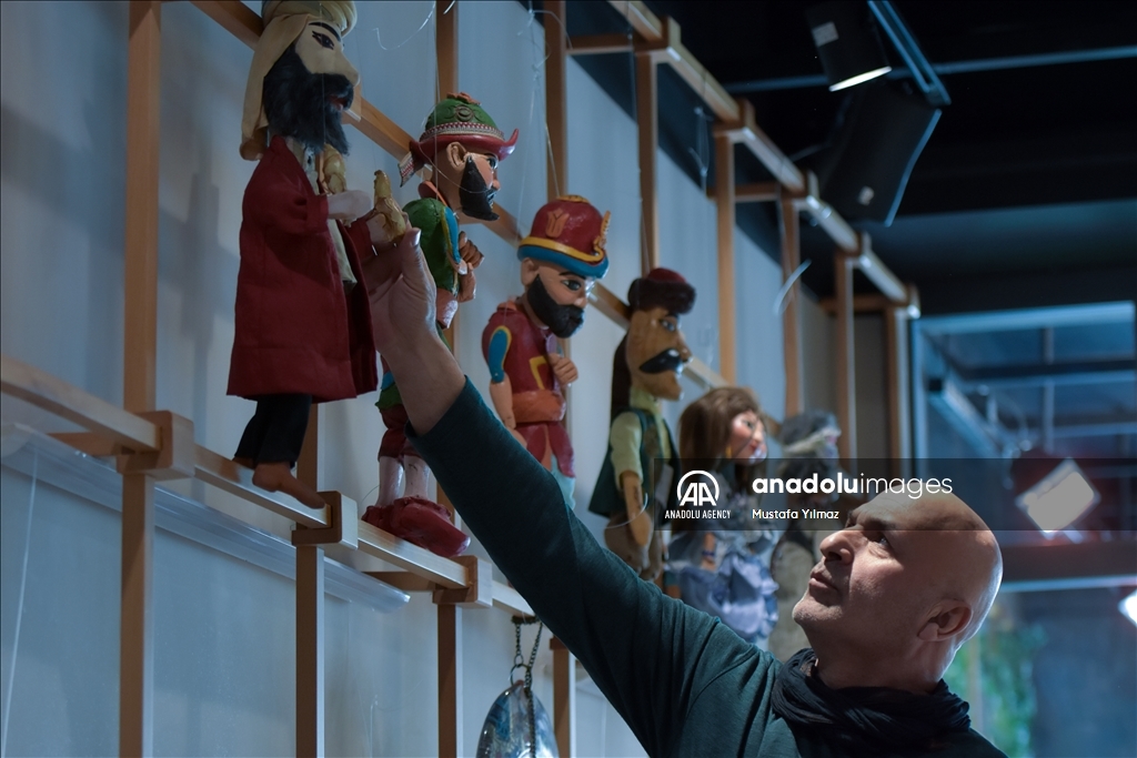 بورصة التركية.. مسرح الظل يستعرض أشهر الأطباق الرمضانية