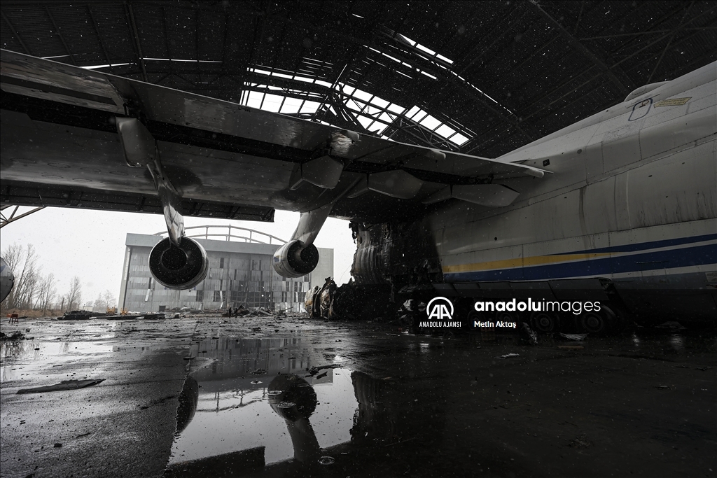 Rusya'nın vurduğu Ukrayna'daki Antonov An-225'in enkazı AA tarafından görüntüledi